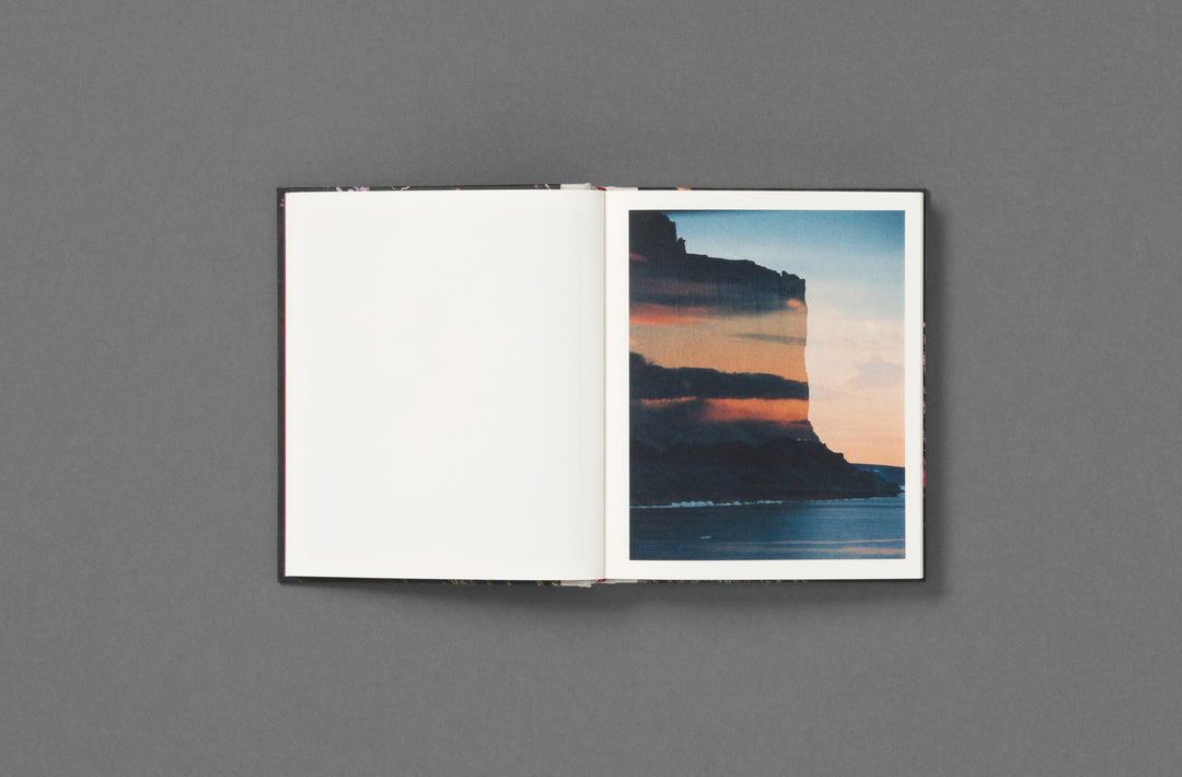 Pia Riverola – Días, published by Loose Joints