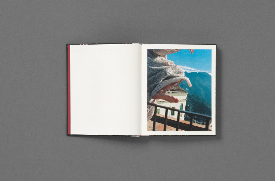 Pia Riverola – Días, published by Loose Joints