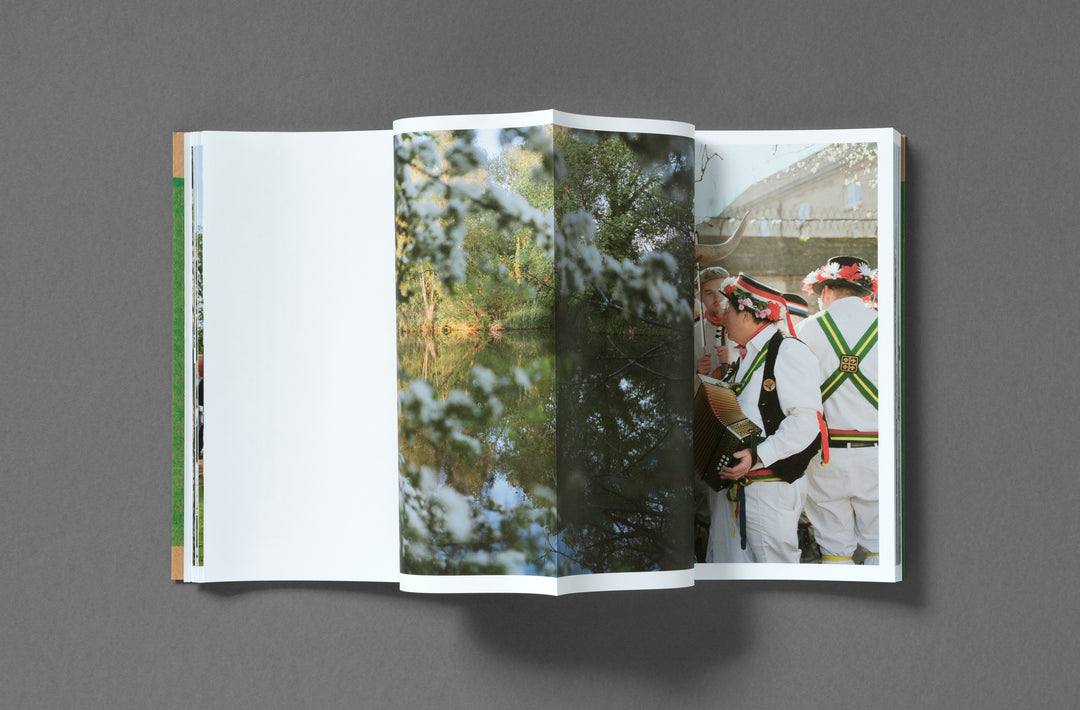 Chloe Dewe Mathews – Thames Log