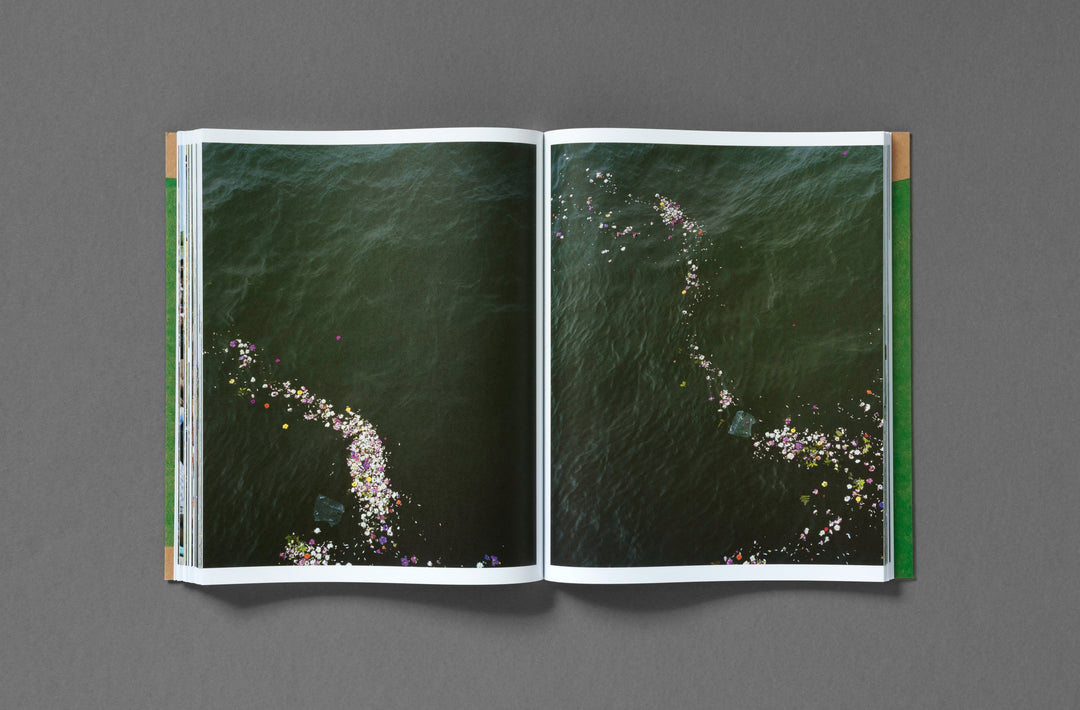 Chloe Dewe Mathews – Thames Log