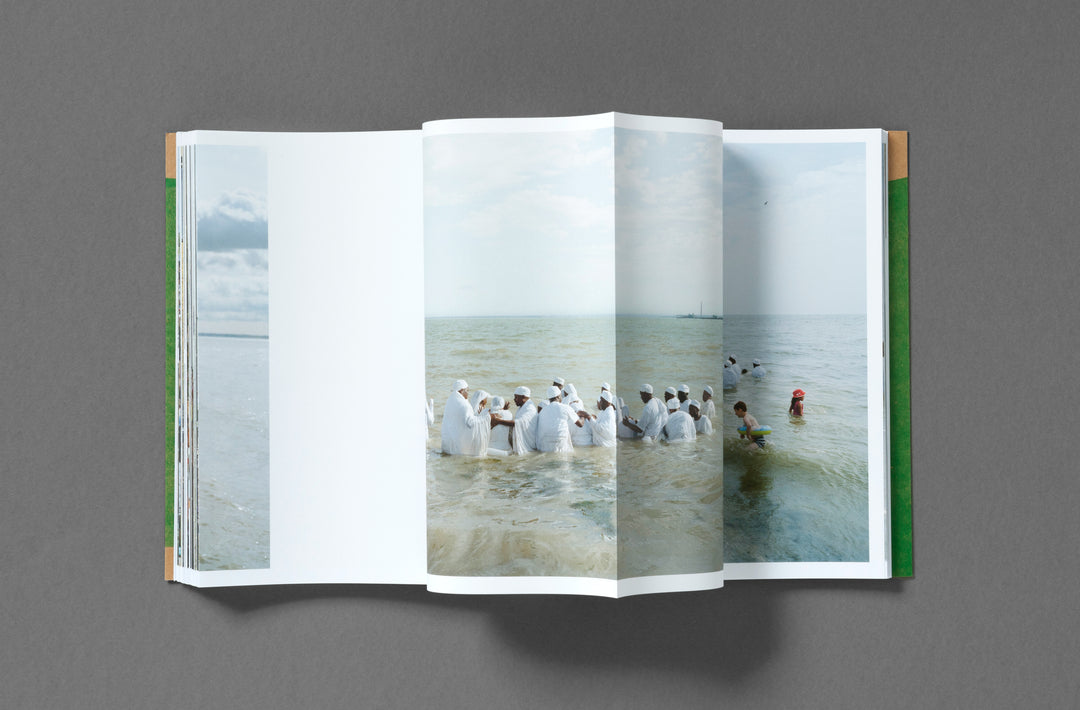Chloe Dewe Mathews – Thames Log