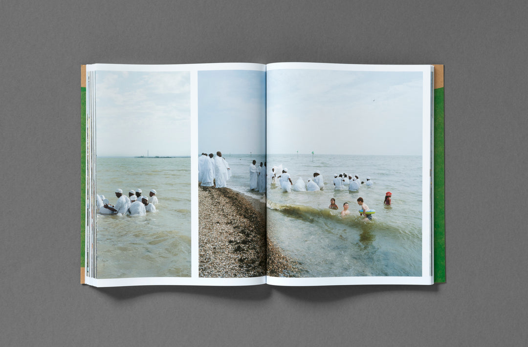 Chloe Dewe Mathews – Thames Log
