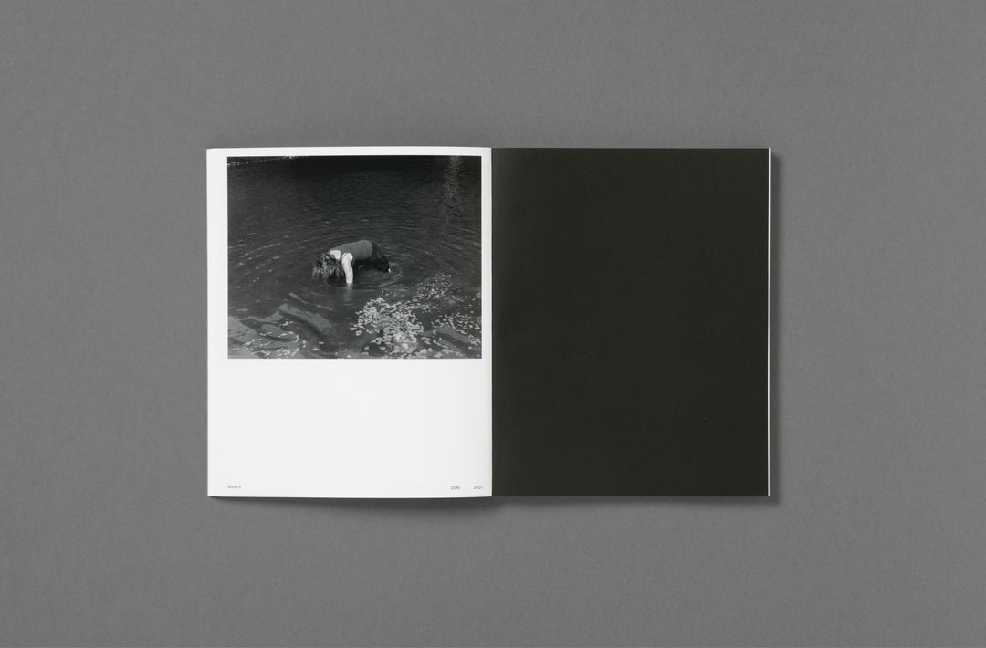 Tealia Ellis Ritter – The Model Family, book published by Loose Joints. Text by Lisa Taddeo. Edited by Sarah Chaplin Espenon.