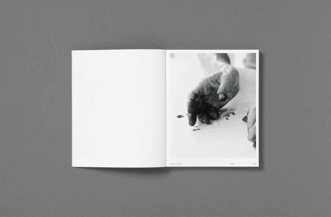 Tealia Ellis Ritter – The Model Family, book published by Loose Joints. Text by Lisa Taddeo. Edited by Sarah Chaplin Espenon.