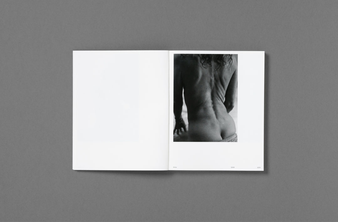 Tealia Ellis Ritter – The Model Family, book published by Loose Joints. Text by Lisa Taddeo. Edited by Sarah Chaplin Espenon.
